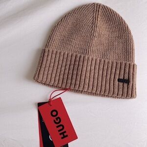 HUGO BOSS RIB KNIT VIRGIN WOOL BEANIE HAT with LOGO PLAQUE UNISEX